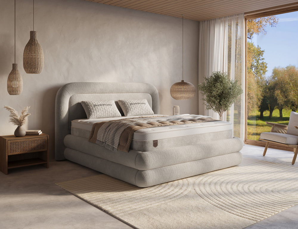 Luxe zandgrijze boxspring bed Halo met opbergruimte, bouclé design en comfort, inclusief matras en montage.